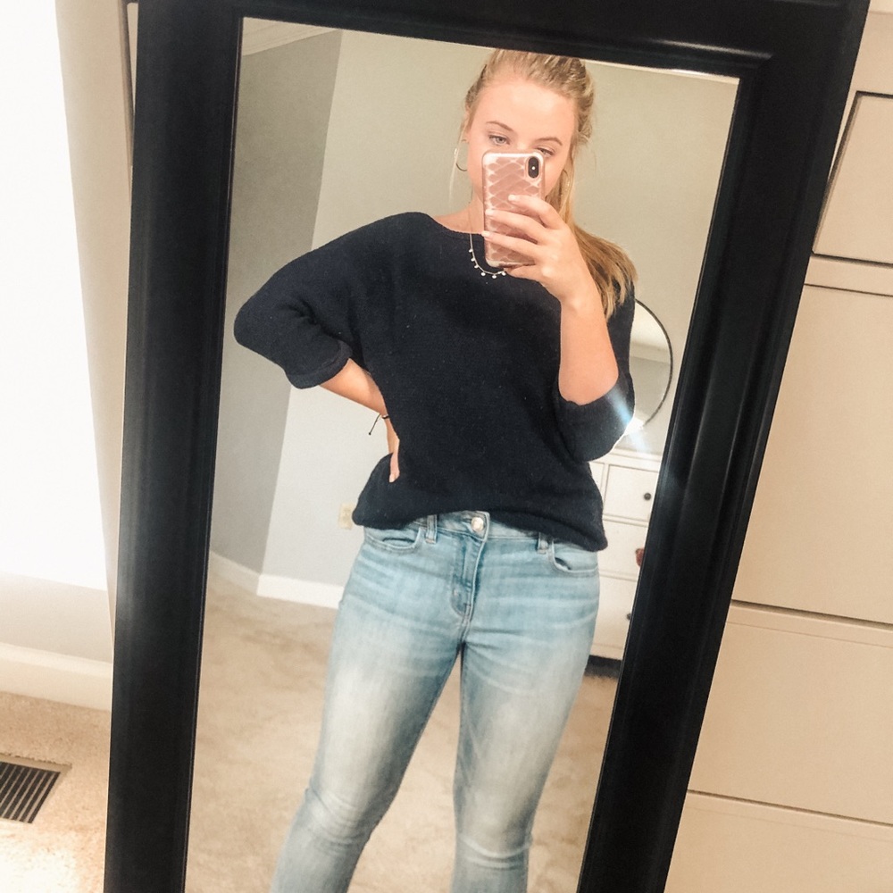 NAVY SWEATER